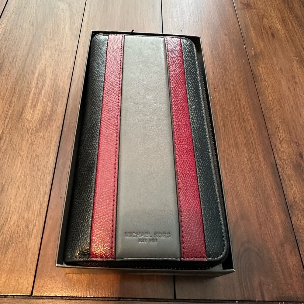 Michael Kors Zip Around Wallet